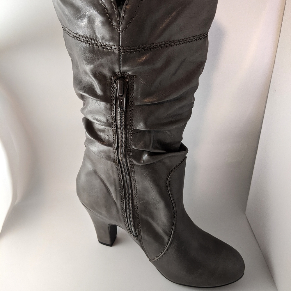 Nadara Sprint Gray Heeled Boots Size 6M